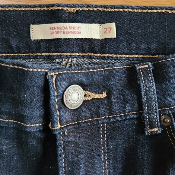 Levi's Classic Bermuda Jean Shorts in Dark Wash - Size 27 - Picture 8 of 13